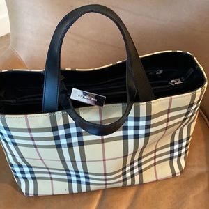 Burberry purse